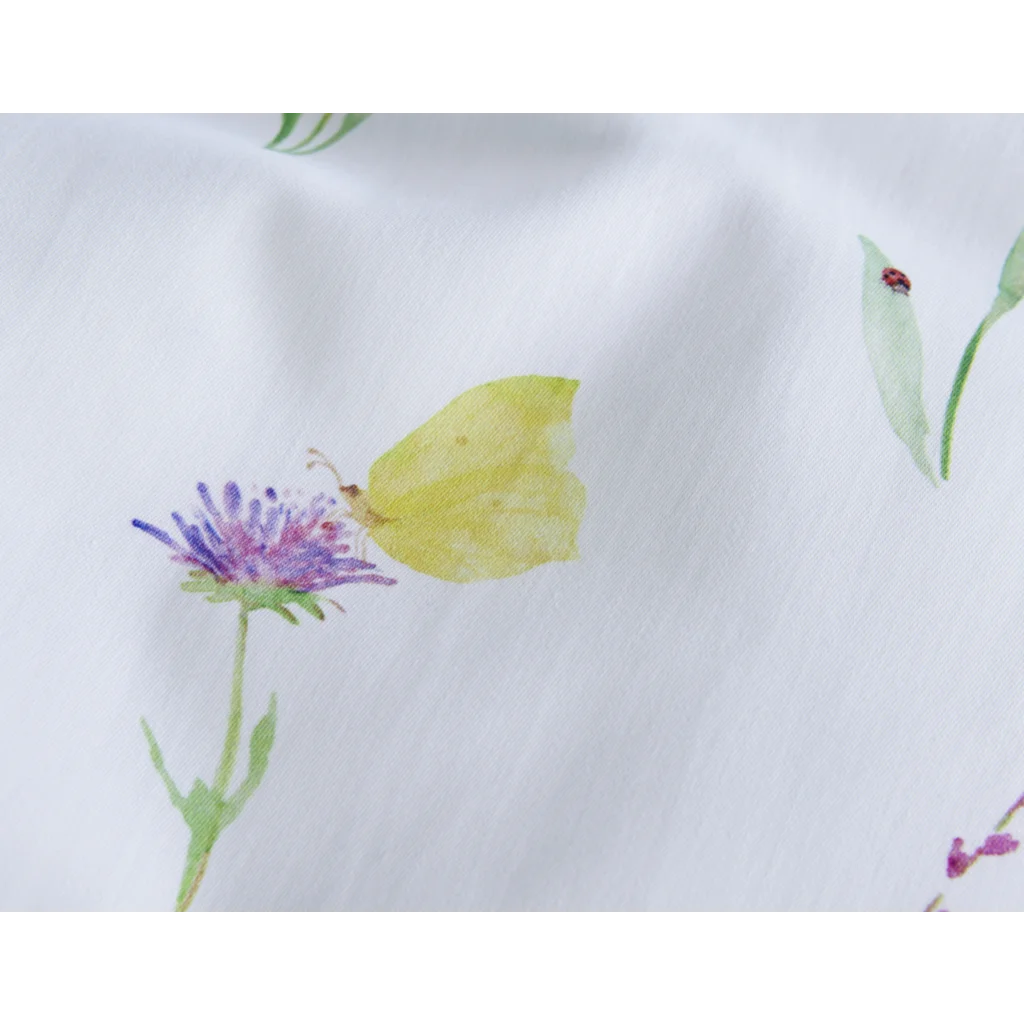 Bio Satin Bettwäsche Wiesenglück Garnitur in Muster Wiesenglück von Cotonea Größe 135x200 + 80x80 cm