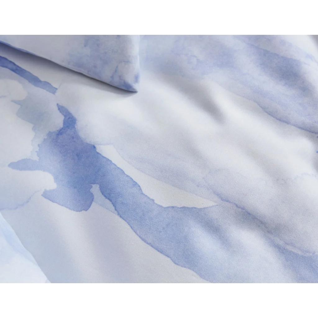 Bio Satin Bettwäsche Wolken Kissenbezug in Blau Muster Wolken von Cotonea Größe 40x80 cm