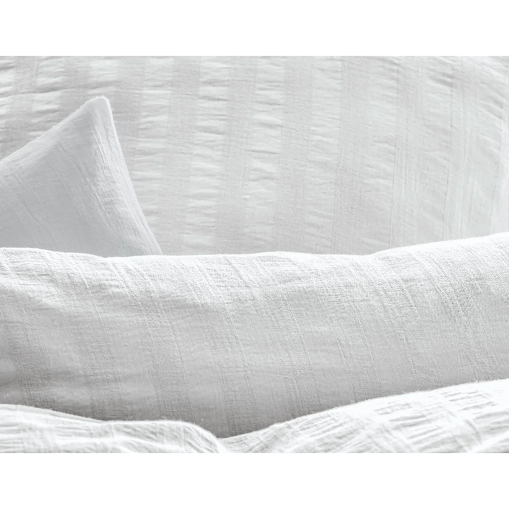 Bio Seersucker Bettwäsche Garnitur in Weiß von Cotonea Größe 135x200 + 80x80 cm