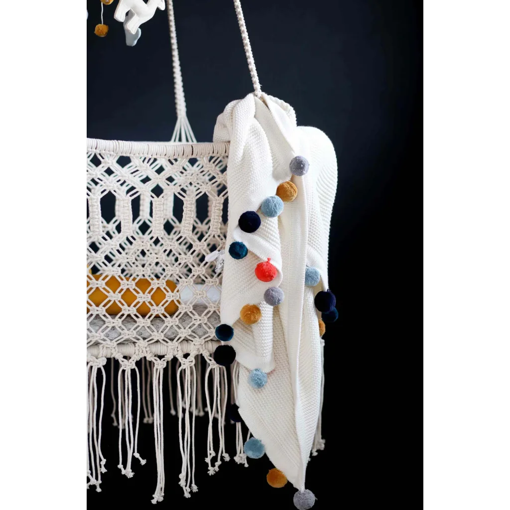 Bio Strick Baby-Decke mit Pompoms in Creme von kikadu Größe 80x100 cm