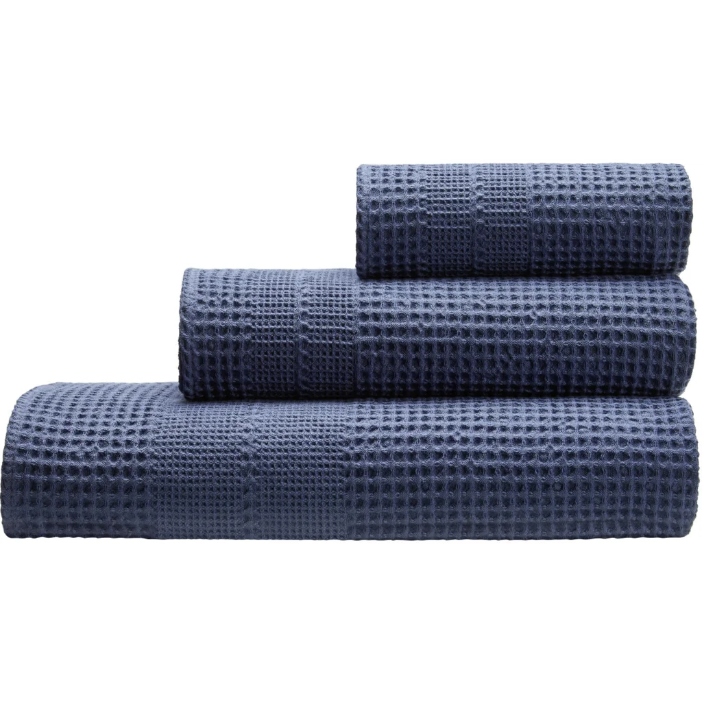 Bio Waffelpiqué Handtuch in Steinblau Blau von Cotonea Größe 50x100 cm