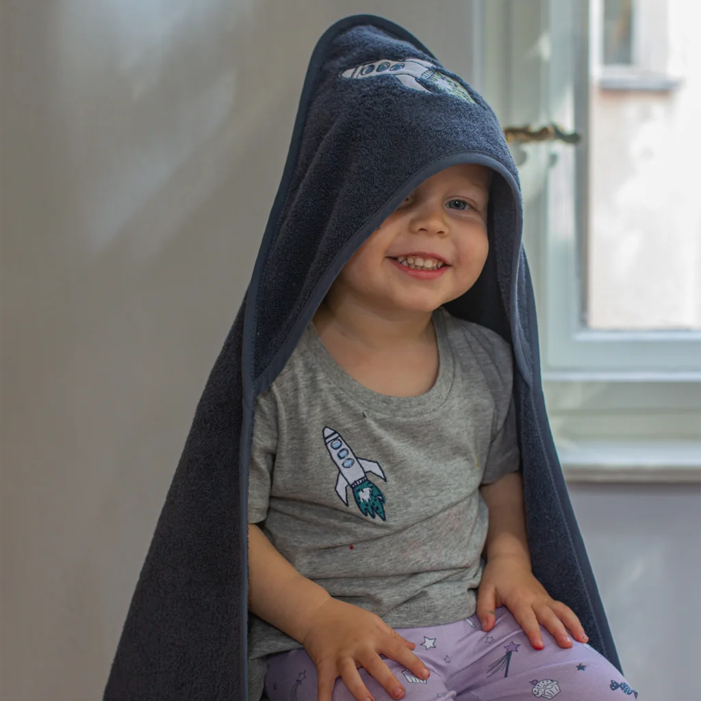 Frottier Baby-Kapuzenbadetuch Rakete in Dunkelblau Blau Muster Rakete von KATHA covers Größe 75x75 cm
