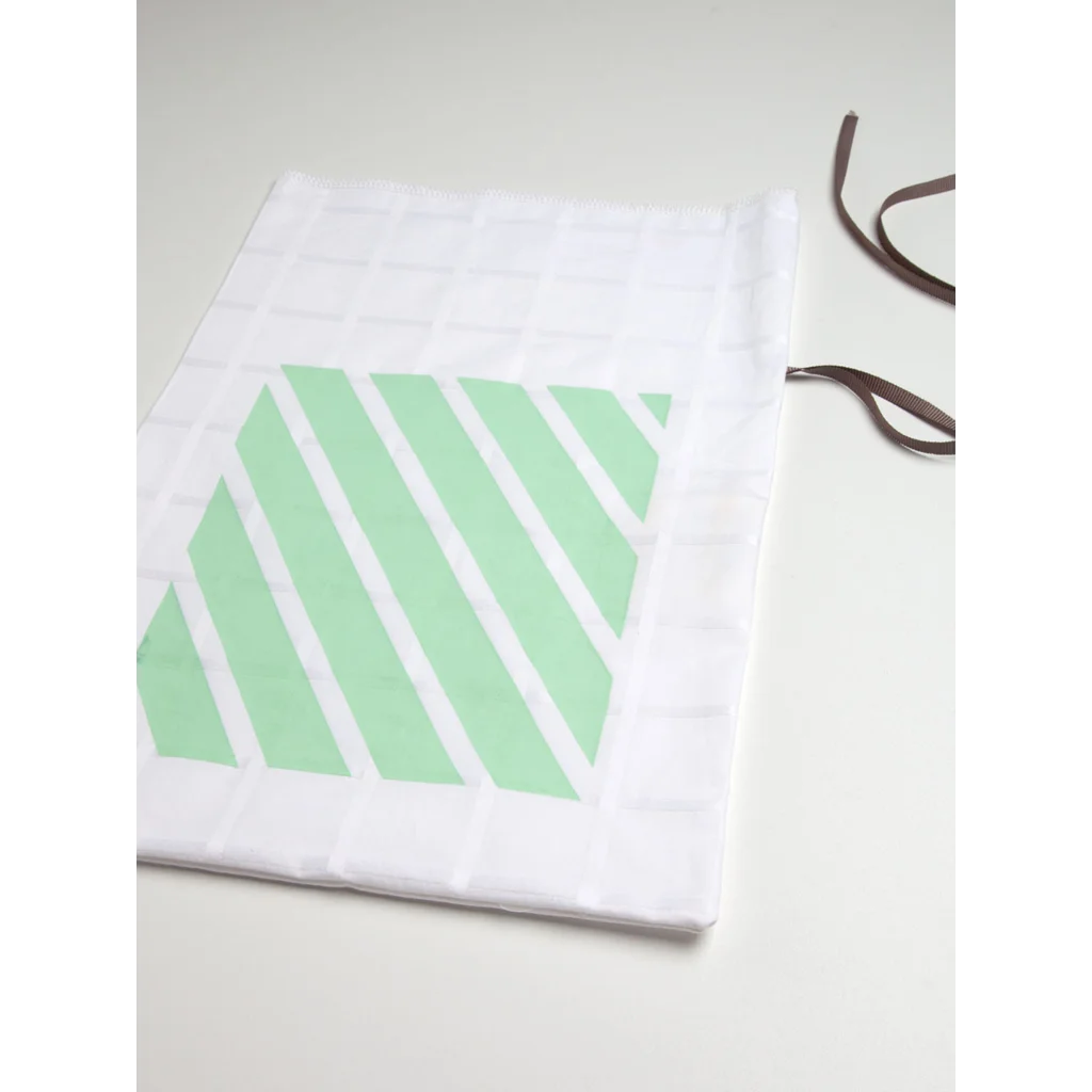 Upcycling Geschenkbeutel STREIFEN in Weiß+Mint Muster Siebdruck von LORE - upcycled goods Größe klein DIN A5 15x21 cm