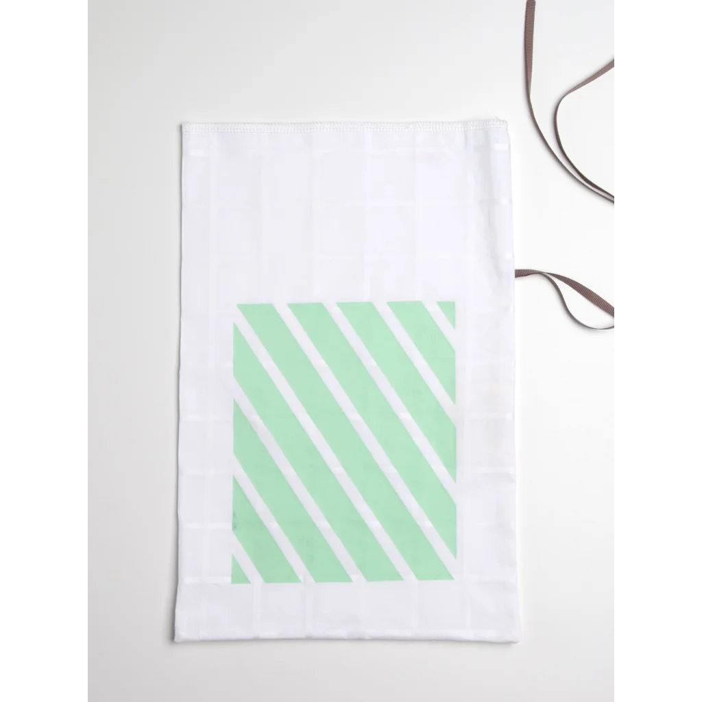 Upcycling Geschenkbeutel STREIFEN in Weiß+Mint Muster Siebdruck von LORE - upcycled goods Größe mittel DIN A4 21x30 cm