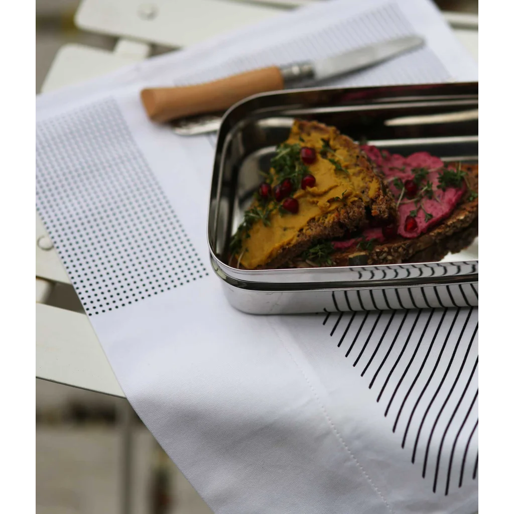 Upcycling Picknick-Serviette in Weiß+Schwarz Muster Siebdruck von Zurück Größe 27x37 cm