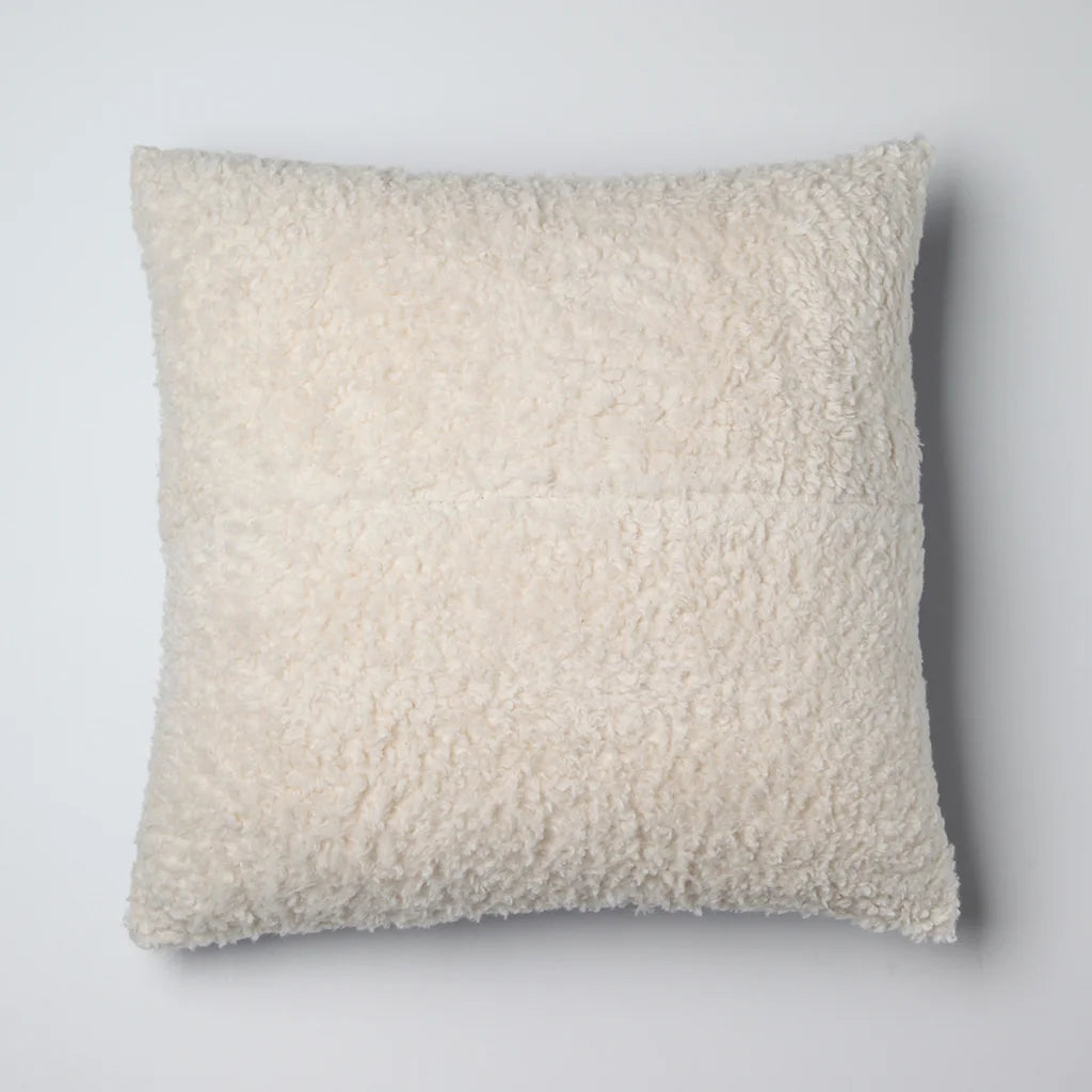 Upcycling Satin Kissenhülle in Creme von LORE - upcycled goods Größe 40x40 cm