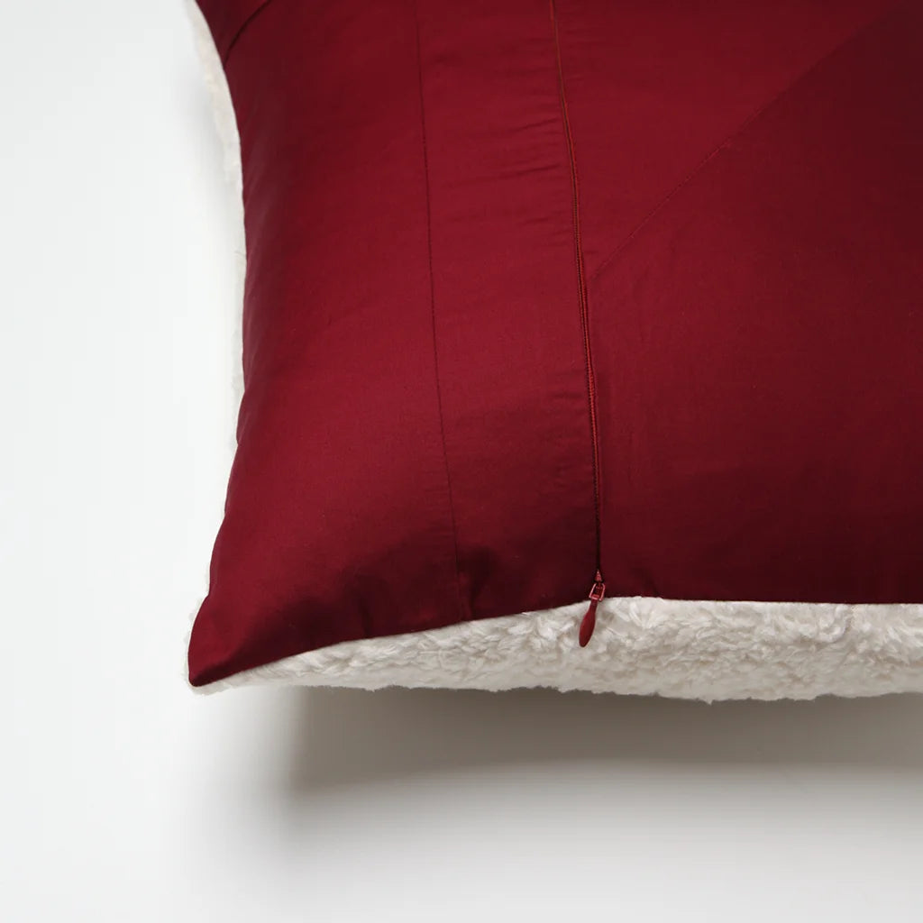 Upcycling Satin Kissenhülle in Dunkelrot Rot von LORE - upcycled goods Größe 40x40 cm
