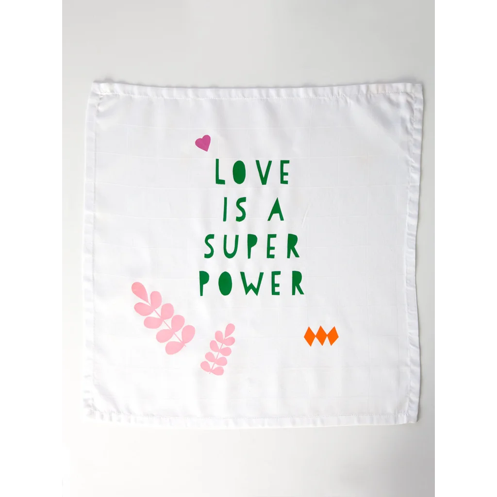 Upcycling Serviette LOVE IS A SUPERPOWER in Weiß Muster Siebdruck von LORE - upcycled goods Größe 45x45 cm