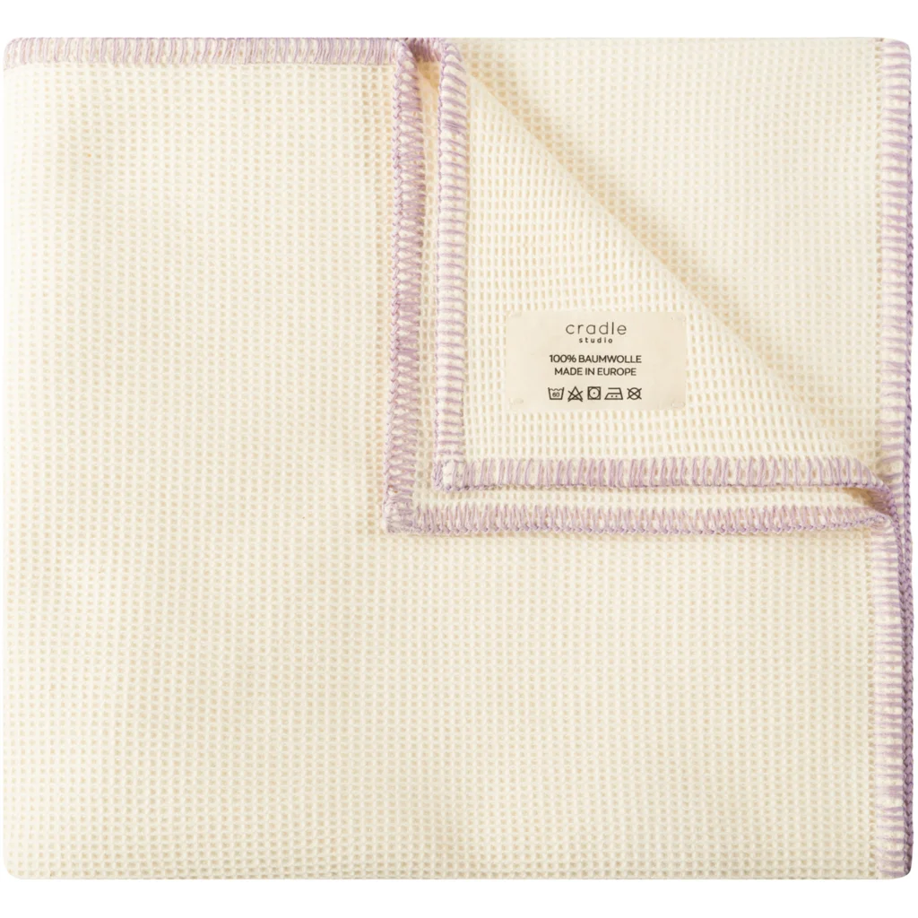 Waffelpiqué Decke mit Kontrastnaht in Creme+Flieder Creme von Cradle Studio Größe 150x210 cm