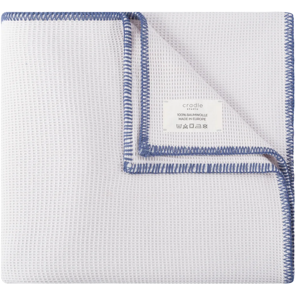 Waffelpiqué Decke mit Kontrastnaht in Hellgrau+Blau Grau von Cradle Studio Größe 150x210 cm